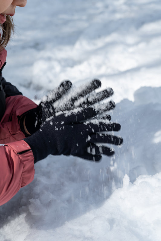 防水なのにサラサラ！手袋の「蒸れ」を解消する魔法の素材とは？